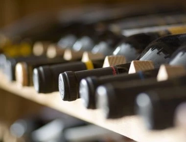 Μπουκάλια του κρασιού: Μην τα αποθηκεύεται ποτέ όρθια - Δείτε γιατί